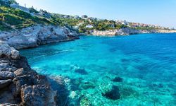 Karaburun'un en nadide koyu: Cam gibi berrak suyu ile dikkat çekiyor