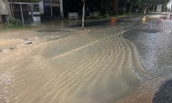Boru patladı, trafik durduruldu