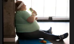 Hareketsizlik öldürebilir: Obez kadınlarda kanser riski ikiye katlanıyor!