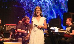 Yıldız Tilbe’den sahnede  şok hareket!
