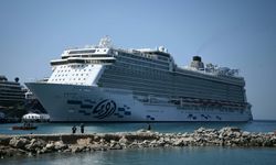 Kuşadası'nda kruvaziyer hareketliliği! 3 binden fazla turist geldi