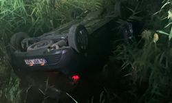 Sakarya'da hız yarışı kazayla bitti: Araç su kanalına uçtu