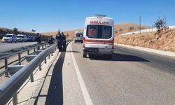 Afyonkarahisar’da motosiklet bariyerlere çarptı: Sürücü ağır yaralı!