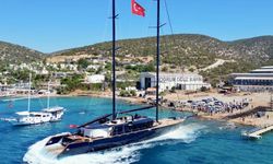 Bodrum’da lüks yelkenli ‘Oğuz Khan’ denize indirildi