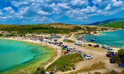 İzmir'in bu koyu turkuaz deniziyle tatilcileri kendine çekiyor: Günübirlikçiler için ideal