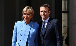 Macron çifti, Brigitte Macron'un erkek olmadığını kanıtlamak için kolları sıvadı!