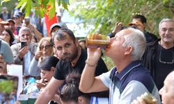 2 dakikada 1 kilo bal yedi!