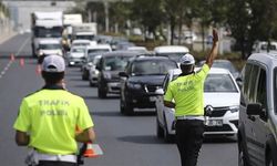 Arabayla bunu yapan yandı: Ehliyetine el konulup trafikten men edilecek!