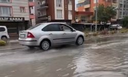 Çanakkale'de vatandaşlar su baskınında mahsur kaldı!