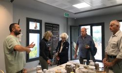 İsviçreli ziyaretçilerden Efes Tarlası’na tam not!