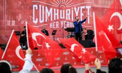 İzmir’i Cumhuriyet rüzgarı sardı!
