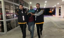 Manisa'da kucağında çocuk varken eşini bıçaklan şahıs yakalandı!