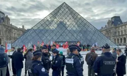 Tarihi soygun sonrası Louvre Müzesi, 3 gün sonra yeniden açıldı!