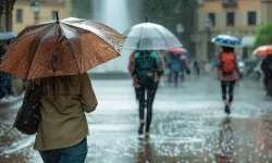 Meteoroloji'den 35 ile sarı kodlu uyarı: Kuvvetli sağanak geliyor! Sel ve su baskınlarına dikkat!