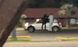 Samsun’da tehlikeli gösteri: Gençler hareket halindeki aracın üzerine çıktı