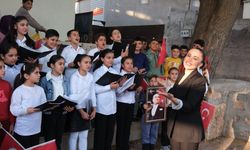 Anadolu'ya operayı sevdiren Ceylan öğretmenden Atatürk'e özel beste