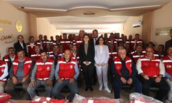 Muhtarlara afet yeleği: 13 ilçede dağıtım