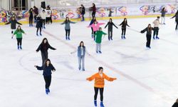 İzmir’de buz pateni sezonu açıldı!