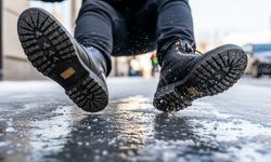 Buzda düşme riskine son: Kışlık botlar için evde yapılabilecek kaymaz taban formülü