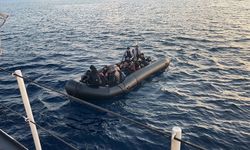 Ege'de hareketli dakikalar: Lastik botta 7'si çocuk 20 kişi yakalandı