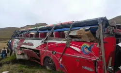 Ekvador’da yolcu otobüsü 150 metrelik uçuruma yuvarlandı: 21 ölü, 40’tan fazla yaralı