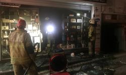 İzmir’de cep telefonu mağazasında yangın