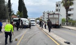 Muğla'da kamyon öğrenci servisine çarptı! Yaralılar var