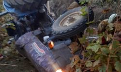 Manisa'da emekli öğretmen traktörün altında can verdi