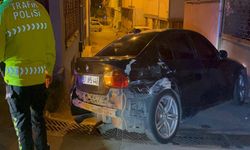 Kontrolden çıkan kaçış: ‘Dur’ ihtarına uymayan sürücü 3 aracı hurdaya çevirdi!