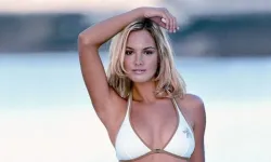 Şebnem Schaefer Şanlıurfa’da podyuma çıktı, sıra gecesinde halay çekti