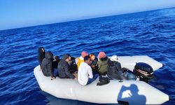 Yunanistan'ın ittiği 32 göçmen İzmir'de kurtarıldı!