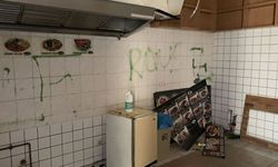 Skandal olay: Araçlara insan kanıyla gamalı haç çizdiler!