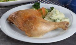 Tavuk zehirlenmeleri neden oluyor? Yemeden önce bunlara dikkat!