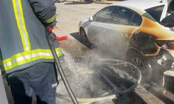 Van’da çöpe atılan yanıcı madde otomobili alev aldı