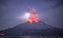 SON DAKİKA Japonya'da yanardağ patladı!