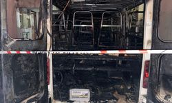 Park halindeki minibüs alevlere teslim oldu!