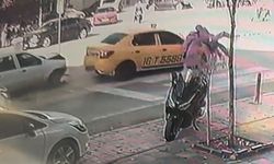 Yaya geçidinde zincirleme kaza: Anne ve oğlu yaralandı!