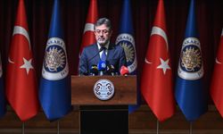 Bakan Yumaklı, gençlere tarımda teknolojiyi toprakla buluşturmalarını tavsiye etti