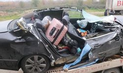 Anadolu Otoyolu’nda korkunç kaza: Tıra çarpan otomobilde 1 kişi hayatını kaybetti