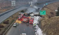Otoyolda tırlar birbirine girdi!