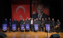 Alkışlar hiç dinmedi: Tire Belediyesi Bandosu’ndan salonu coşturan performans