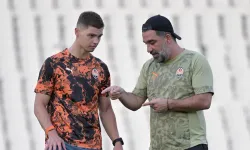 Arda Turan yönetimindeki Shakhtar Donetsk devreyi zirve yarışında kapattı!