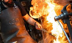 Ateşin ve çeliğin dansı: Kemeraltı’nın son demir şövalyeleri zamana meydan okuyor!