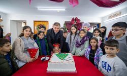 Basmane’de yeni yıl coşkusu: Başkan Tugay çocuklarla buluştu