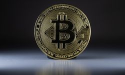 Bitcoin'de hedefler değişti! Standard Chartered tahminlerini yarı yarıya azalttı