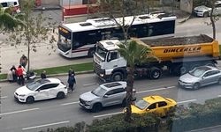 İzmir Bornova'da panik anları! Seyir halindeki otomobil sürüklendi