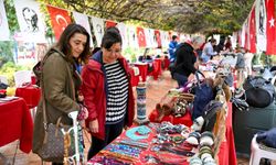 Bornova’da nereye gidilir? Sarmaşıklı Yol'da el emeği ürün satışları ilgi gördü