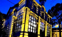 Söke’nin tarihi camisi geceleri ön planda