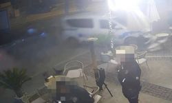 İzmir Çeşme'de polis aracına çarpan otomobil kafeteryaya girdi!