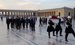 Egebirliği Anıtkabir’de Atatürk’e söz verdi: “Madenciliği geliştirmek için çalışacağız”